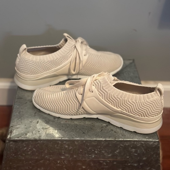 Ugh Tennis Shoes - Picture 4 of 9